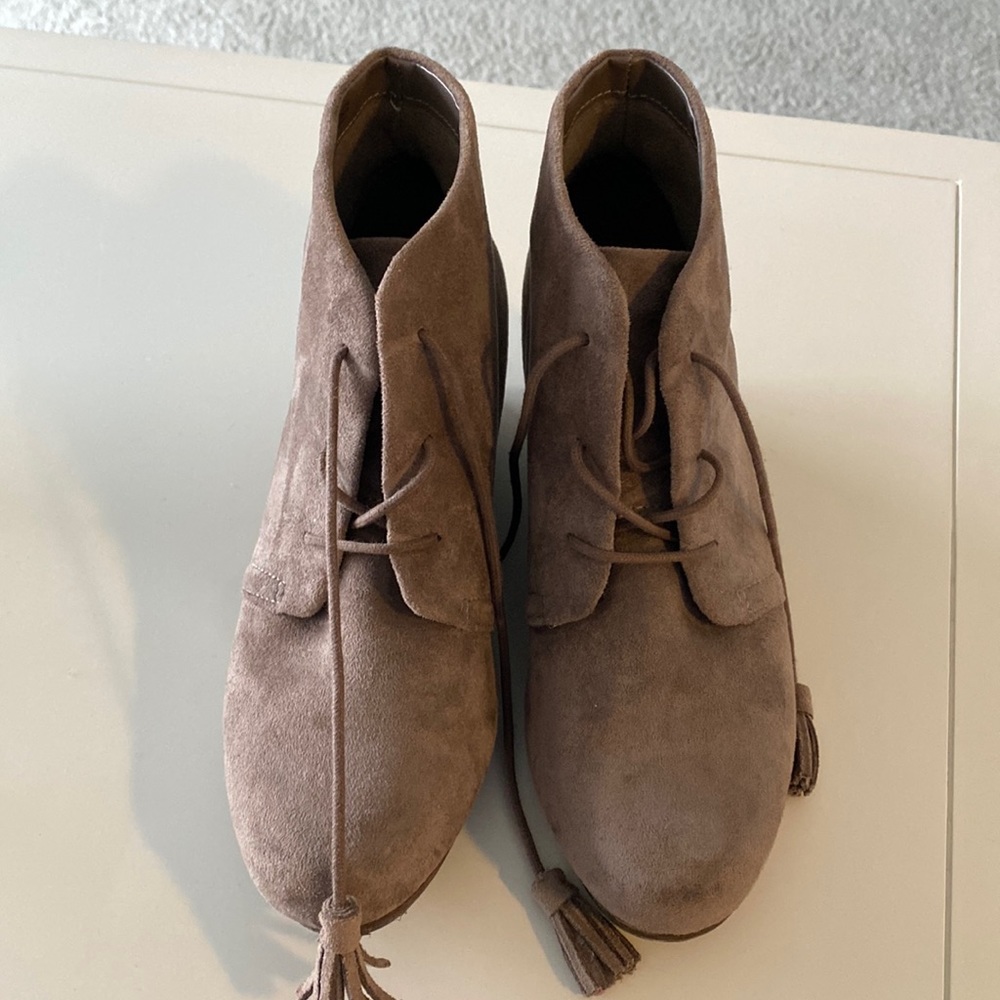 Dr Scholl’s booties taupe color